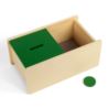 Pudełko z zieloną pokrywką i krążkiem